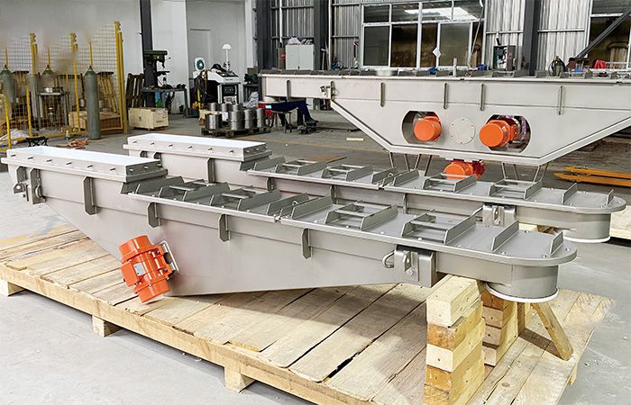 单向槽式给料机